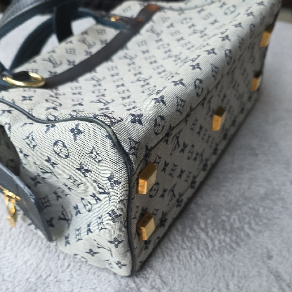 Louis Vuitton Canvas Mongram Hand Bag - Picture 7 of 14